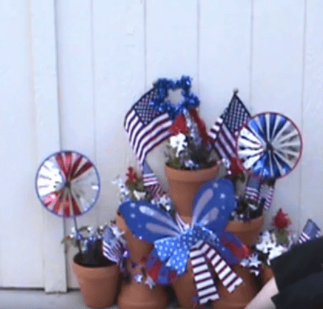Take a look at these easy 4th of July Front Porch Ideas. Your house will be so festive with these 4th of July front porch decorating ideas. Patriotic front porch ideas for the 4th are simple and easy. Try these 4th of July decorations for the front porch. 12 Easy patriotic decorations for the porch you will love. Uncle Sam Flower pots on the porch.