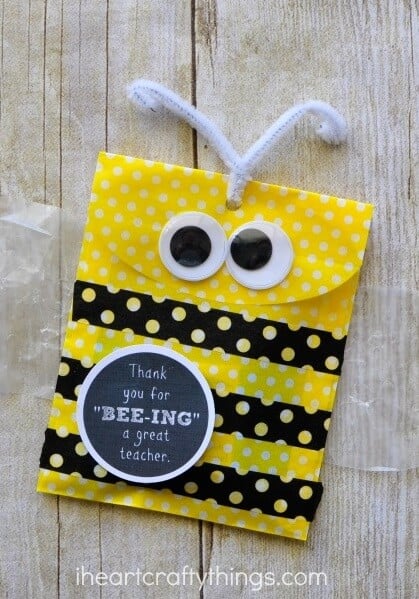 We have 27 easy back to school teacher gifts. Find the perfect back to school teacher gift ideas to start the year off right! These ideas are so simple! We have 27 easy back to school teacher gifts. Find the perfect back to school teacher gift ideas to start the year off right! These ideas are so simple!