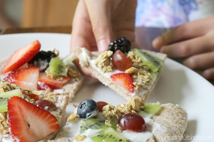 Find easy back to school lunch ideas for kids. 20 quick and easy lunch ideas for kids they will actually eat! Even the pickiest eaters are sure to love these back to school lunch ideas. Try these easy lunch ideas for kids. Find easy back to school lunch ideas for kids. 20 quick and easy lunch ideas for kids they will actually eat! Even the pickiest eaters are sure to love these back to school lunch ideas. Try these easy lunch ideas for kids.