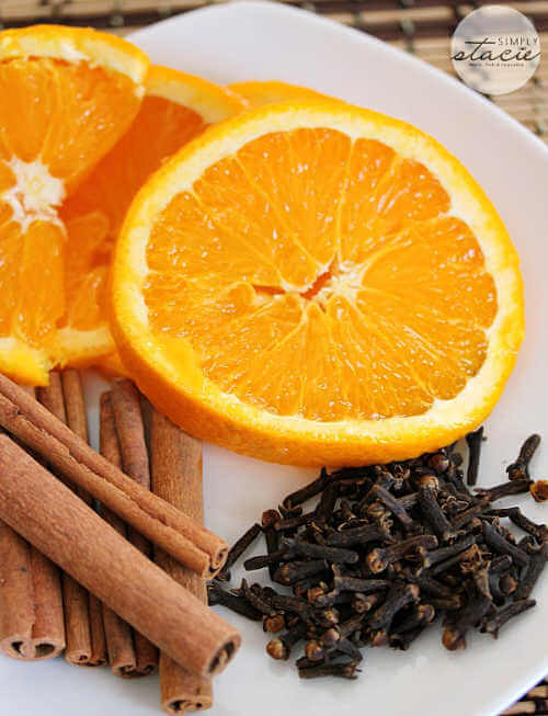 If you're looking for easy ways to make your home and car smell amazing, try one of these DIY Air Fresheners.These ideas are natural and smell wonderful. Orange slices with cloves and cinnamon.