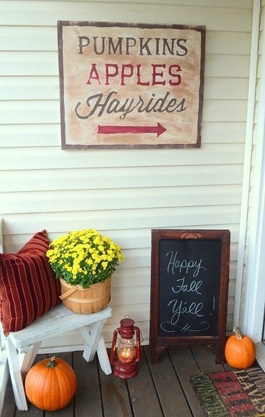 Fall is here and it's time to decorate. Check out these DIY Fall Decor Ideas. 25 DIY fall decorating ideas that will make your home cozy for Fall! Fall is here and it's time to decorate. Check out these DIY Fall Decor Ideas. 25 DIY fall decorating ideas that will make your home cozy for Fall!