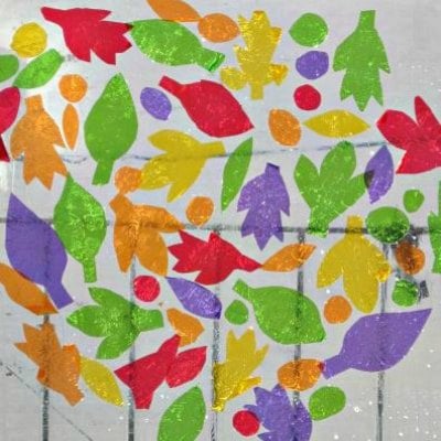 Get inspired with these Thanksgiving home decorations.20 DIY Thanksgiving Decorations you will love.Thanksgiving home decorations that won't bust the budget Stained glass leaves on cellophane.