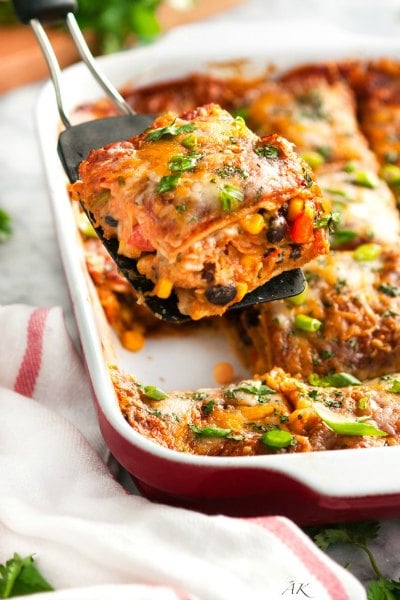 Easy Enchiladas Recipes make the perfect dinner idea any day of the week. We have 18 must try enchiladas recipes that are easy to make and taste amazing. Easy Enchiladas Recipes make the perfect dinner idea any day of the week. We have 18 must try enchiladas recipes that are easy to make and taste amazing.