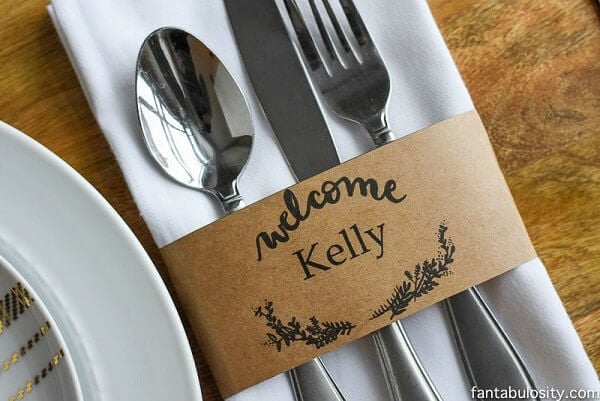 Make your table beautiful with these easy Thanksgiving table decor ideas. 20 Thanksgiving table decorating ideas that are budget friendly and easy to make. Table setting with place cards.