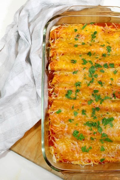 Easy Enchiladas Recipes make the perfect dinner idea any day of the week. We have 18 must try enchiladas recipes that are easy to make and taste amazing. Easy Enchiladas Recipes make the perfect dinner idea any day of the week. We have 18 must try enchiladas recipes that are easy to make and taste amazing.
