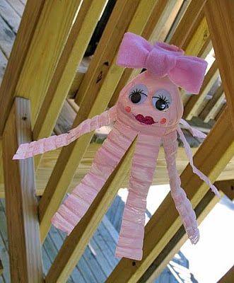 I think you will love these water bottle crafts for kids. These are perfect for keeping the kids busy without breaking the bank! Try 12 water bottle crafts for kids recycled. Your kids are going to love these DIY plastic bottle crafts! #onecrazymom #crafts #craftideas Water bottle octopus hanging.