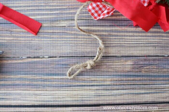Garland makes your home festive for Christmas. DIY Christmas garland is perfect for the mantle or anywhere you need a festive touch. It's so easy to make! Garland with string.