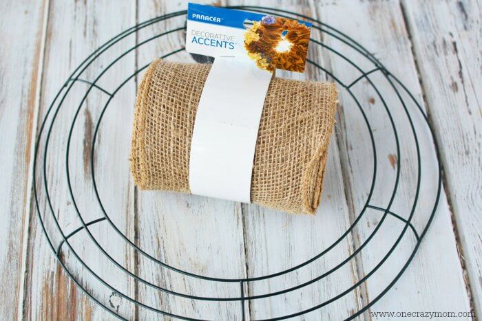 Learn how to make a burlap wreath for Christmas. This burlap Christmas wreath is so simple to make. Christmas burlap wreaths look so festive. Wreath form and burlap.