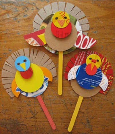The kids will have a blast wiith these fun and easy Thanksgiving crafts for toddlers. 20 easy Thanksgiving crafts for toddlers they will love. Turkeys made out of cereal box on a popsicle stick.