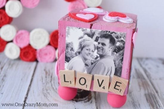 Make one of these easy homemade photo gift ideas for Christmas presents, a birthday or any occasion. I know grandma, grandpa and mom would love these creative photo DIY gift ideas. Also these are great gift ideas for a friend or for him. These are easy unique ideas that’s a great way to give memories. Kids loving making these gifts and collages with wood. #onecrazymom #DIYgifts #photogifts Photo Block with picture and hearts.