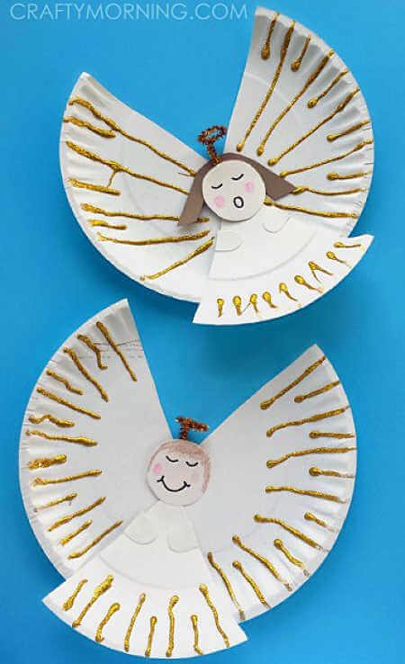 Find Easy Christmas Crafts for kids that are easy to do. They will love these Christmas crafts for kids. 20 Christmas craft ideas for kids that are frugal and great for gifts or ornaments. These fun projects are great for toddlers and older kids too. Perfect for school or for Christmas decorations! #onecrazymom #christmascrafts #kidcrafts Angels made out of plates.