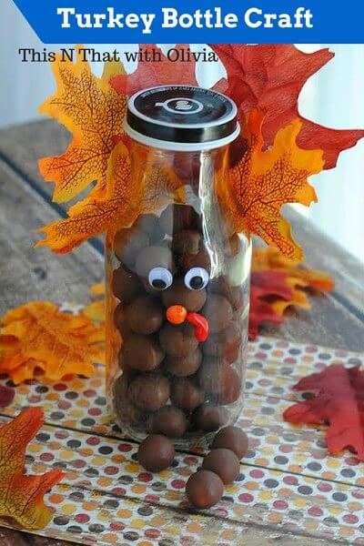 The kids will have a blast wiith these fun and easy Thanksgiving crafts for toddlers. 20 easy Thanksgiving crafts for toddlers they will love. Bottle with candy and decorated as a feather.