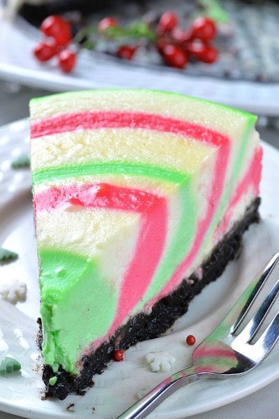 Try these easy Christmas desserts for your next holiday party. 25 easy Christmas treats everyone will love. Simple and easy Christmas dessert recipes. 