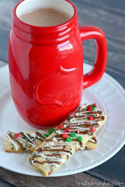 Try these easy Christmas desserts for your next holiday party. 25 easy Christmas treats everyone will love. Simple and easy Christmas dessert recipes. 