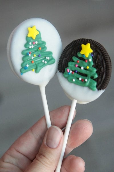 Try these easy Christmas desserts for your next holiday party. 25 easy Christmas treats everyone will love. Simple and easy Christmas dessert recipes. 
