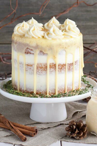 Try these easy Christmas desserts for your next holiday party. 25 easy Christmas treats everyone will love. Simple and easy Christmas dessert recipes. 