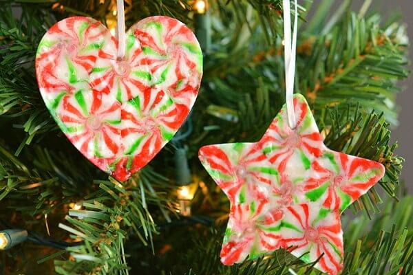 Find Easy Christmas ideas for families here. 20 Fun Christmas activities ideas for kids or toddlers from crafts to games that kids will love. Christmas activities to keep them busy. These are perfect for the classroom too! #onecrazymom #christmasactivities #kidactivities Peppermint Candy ornaments on tree.