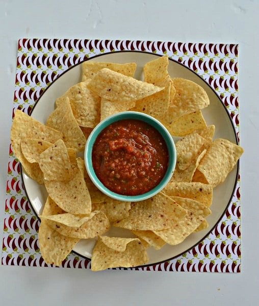 Find the best Super Bowl Snacks kids will love. 25 Easy Superbowl Snacks to please a crowd. Try this Super Bowl Party Food. Super Bowl Party Ideas for kids. Salsa and chips on platter.