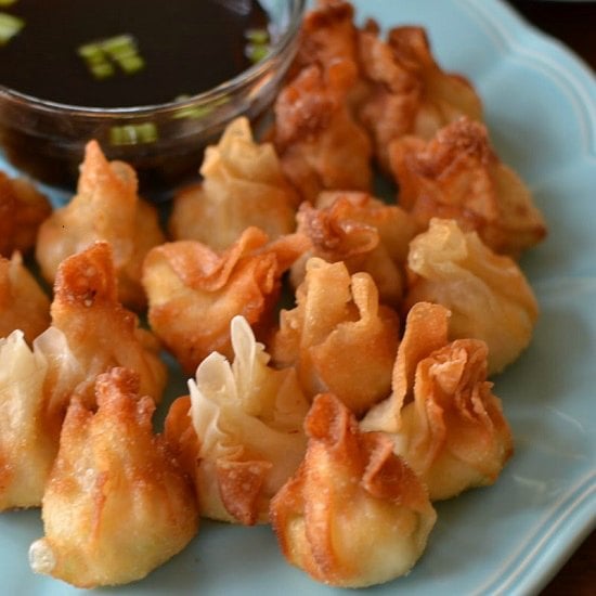 Find the best Super Bowl Snacks kids will love. 25 Easy Superbowl Snacks to please a crowd. Try this Super Bowl Party Food. Super Bowl Party Ideas for kids. Cheese wontons on plate.