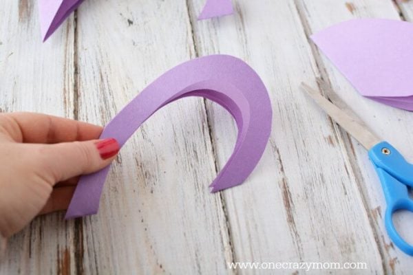 Let the kids make homemade suncatchers for the perfect Valentine's Day Craft. They will love this heart suncatcher and it's so simple to make. Let the kids make homemade suncatchers for the perfect Valentine's Day Craft. They will love this heart suncatcher and it's so simple to make.