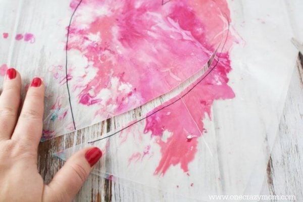 Let the kids make homemade suncatchers for the perfect Valentine's Day Craft. They will love this heart suncatcher and it's so simple to make. Let the kids make homemade suncatchers for the perfect Valentine's Day Craft. They will love this heart suncatcher and it's so simple to make.