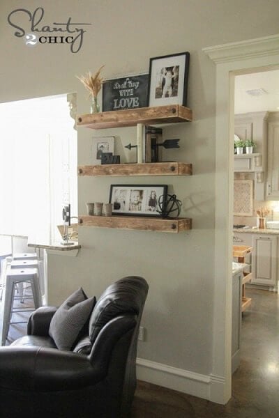 We have over 20 DIY Farmhouse decor ideas that are easy to make. Find lots of ideas that are budget friendly and simple to create for your home. Floating shelves on wall.