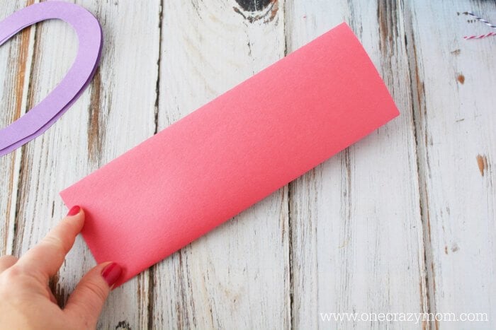 Let the kids make homemade suncatchers for the perfect Valentine's Day Craft. They will love this heart suncatcher and it's so simple to make. Let the kids make homemade suncatchers for the perfect Valentine's Day Craft. They will love this heart suncatcher and it's so simple to make.