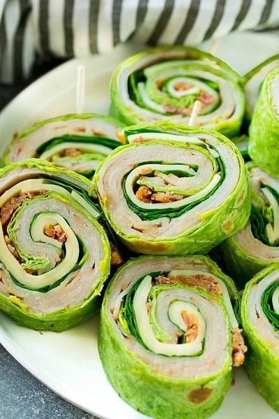 Find the best Super Bowl Snacks kids will love. 25 Easy Superbowl Snacks to please a crowd. Try this Super Bowl Party Food. Super Bowl Party Ideas for kids. Turkey Avocada Roll Ups on a plate.