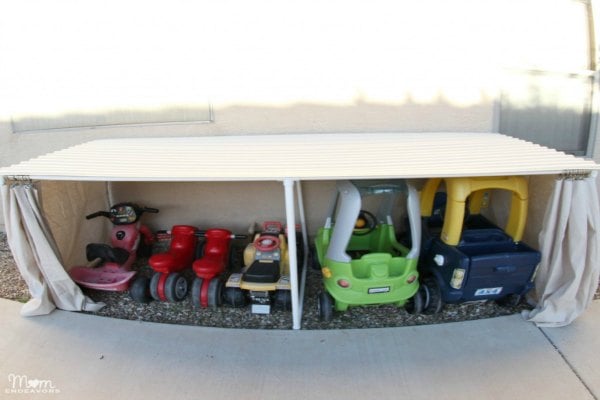 Find easy kids toy storage ideas here. Creative ways to bring order to all the piles of toys. 15 kids storage solutions that won't break the bank. Ideas that are simple and easy! Find easy kids toy storage ideas here. Creative ways to bring order to all the piles of toys. 15 kids storage solutions that won't break the bank. Ideas that are simple and easy!