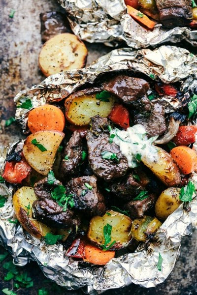 We have the best tin foil dinners for you to try! These foil pack meals make dinner time simple. Clean up is a breeze with these foil packet recipes. These are truly the best foil packet dinner ideas. Try these tasty foil dinners today! We have the best tin foil dinners for you to try! These foil pack meals make dinner time simple. Clean up is a breeze with these foil packet recipes. These are truly the best foil packet dinner ideas. Try these tasty foil dinners today!