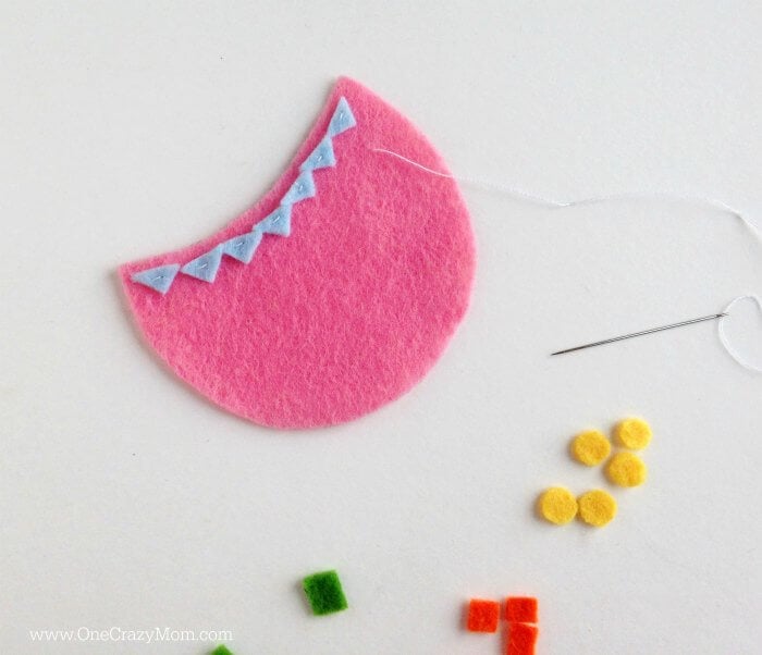 Make this DIY Easter Treat Pouch! It's so fun and perfect for a little bag of candy. DIY Easter crafts are so fun! Try this Easter Craft for kids today! Make this DIY Easter Treat Pouch! It's so fun and perfect for a little bag of candy. DIY Easter crafts are so fun! Try this Easter Craft for kids today!