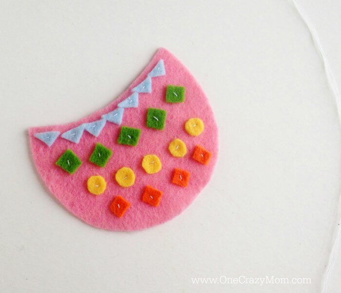 Make this DIY Easter Treat Pouch! It's so fun and perfect for a little bag of candy. DIY Easter crafts are so fun! Try this Easter Craft for kids today! Make this DIY Easter Treat Pouch! It's so fun and perfect for a little bag of candy. DIY Easter crafts are so fun! Try this Easter Craft for kids today!