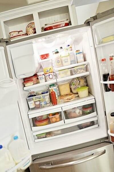 You will love these Dollar Store Kitchen Organization ideas! 20 Kitchen Organization hacks to get your kitchen in order for just a $1! You can't beat that! Bins in the fridge organizing items.