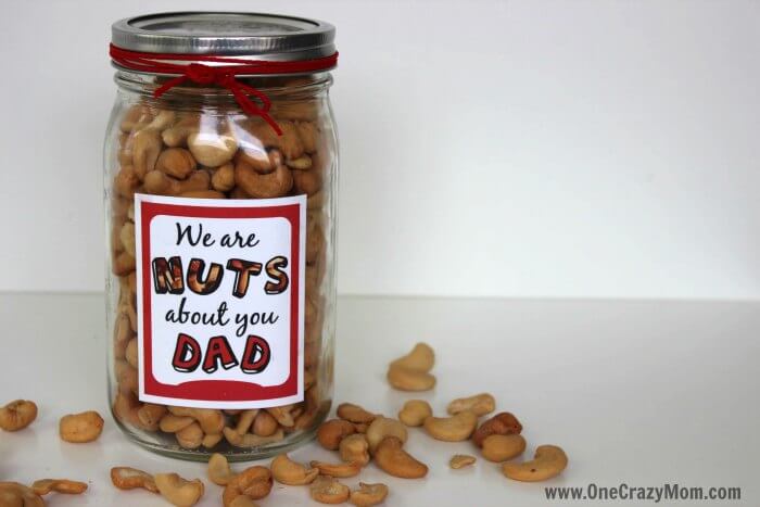 Give this DIY Father's Day Gift Idea a try! Dad will love this easy father's day gift idea.This is one of the best fathers day gifts! Dad will love getting his favorite snack! Get your free printable! Give this DIY Father's Day Gift Idea a try! Dad will love this easy father's day gift idea.This is one of the best fathers day gifts! Dad will love getting his favorite snack! Get your free printable!