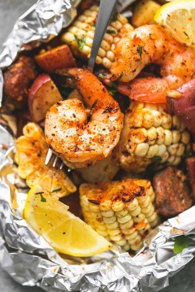 We have the best tin foil dinners for you to try! These foil pack meals make dinner time simple. Clean up is a breeze with these foil packet recipes. These are truly the best foil packet dinner ideas. Try these tasty foil dinners today! We have the best tin foil dinners for you to try! These foil pack meals make dinner time simple. Clean up is a breeze with these foil packet recipes. These are truly the best foil packet dinner ideas. Try these tasty foil dinners today!