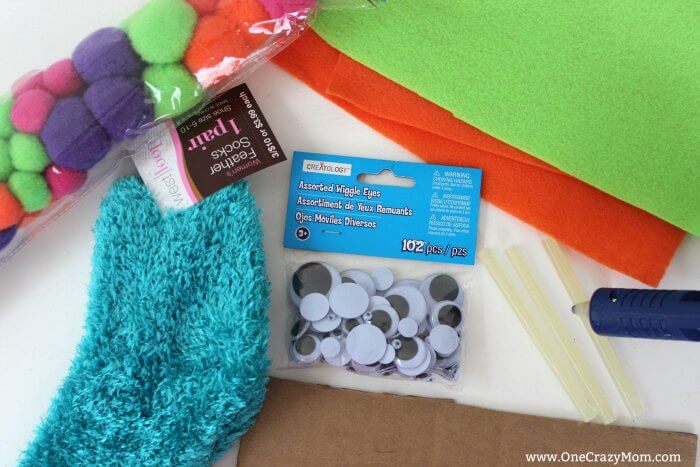 Learn how to make a hand puppet! It's very simple to make this diy sock puppet. Kids will love this easy diy hand puppet. Once you know how to make a sock puppet, it's so much fun! Make different puppets and have a puppet show! Supplies needed for Sock Puppet.