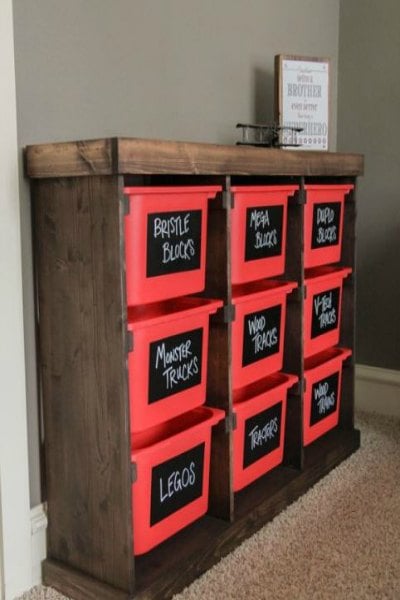 Find easy kids toy storage ideas here. Creative ways to bring order to all the piles of toys. 15 kids storage solutions that won't break the bank. Ideas that are simple and easy! Find easy kids toy storage ideas here. Creative ways to bring order to all the piles of toys. 15 kids storage solutions that won't break the bank. Ideas that are simple and easy!