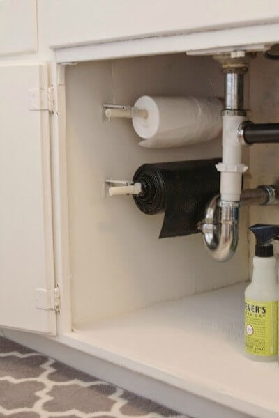 You will love these Dollar Store Kitchen Organization ideas! 20 Kitchen Organization hacks to get your kitchen in order for just a $1! You can't beat that! Trash bags on dowels under the sink.