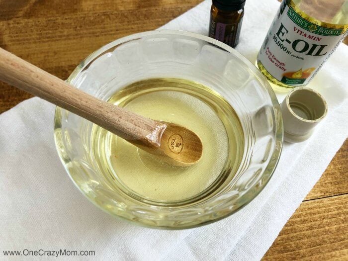 Learn how to make makeup remover. With only 3 ingredients, you will have the best eye makeup remover! This diy makeup remover is quick and easy. Try the best makeup remover. Spoon in bowl.
