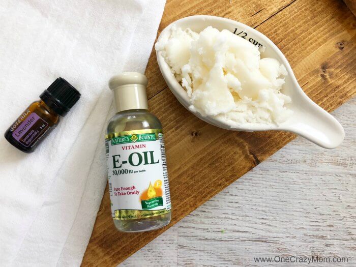 Learn how to make makeup remover. With only 3 ingredients, you will have the best eye makeup remover! This diy makeup remover is quick and easy. Try the best makeup remover. Ingredients for makeup remover.