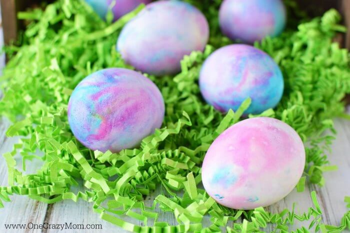 We have 25 Easter egg decorating ideas that are so easy and the kids will love. Gather the family together and make lots of sweet memories with these ideas. Tie Dye eggs on grass.
