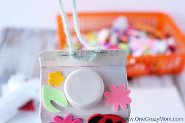 This Homemade Bird Feeder is so fun to make and it uses milk cartons. Kids will love making a milk carton bird feeder. Give this easy DIY Bird feeder a try. This Homemade Bird Feeder is so fun to make and it uses milk cartons. Kids will love making a milk carton bird feeder. Give this easy DIY Bird feeder a try.