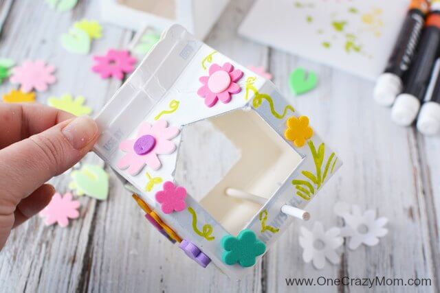 This Homemade Bird Feeder is so fun to make and it uses milk cartons. Kids will love making a milk carton bird feeder. Give this easy DIY Bird feeder a try. This Homemade Bird Feeder is so fun to make and it uses milk cartons. Kids will love making a milk carton bird feeder. Give this easy DIY Bird feeder a try.