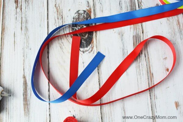 This DIY 4th of July wreath is made with crepe paper and takes very little time to make! Try this Fourth of July wreath with dollar store supplies! This DIY 4th of July wreath is made with crepe paper and takes very little time to make! Try this Fourth of July wreath with dollar store supplies!