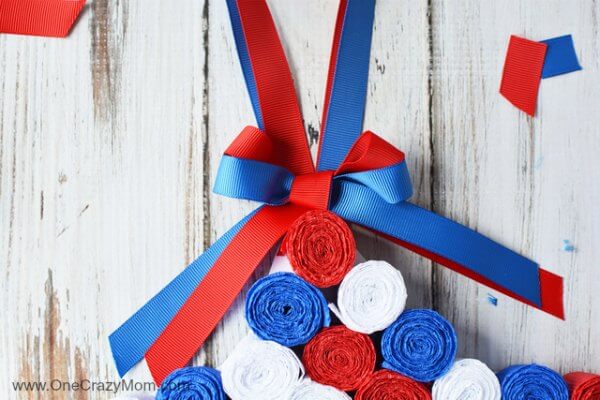 This DIY 4th of July wreath is made with crepe paper and takes very little time to make! Try this Fourth of July wreath with dollar store supplies! This DIY 4th of July wreath is made with crepe paper and takes very little time to make! Try this Fourth of July wreath with dollar store supplies!