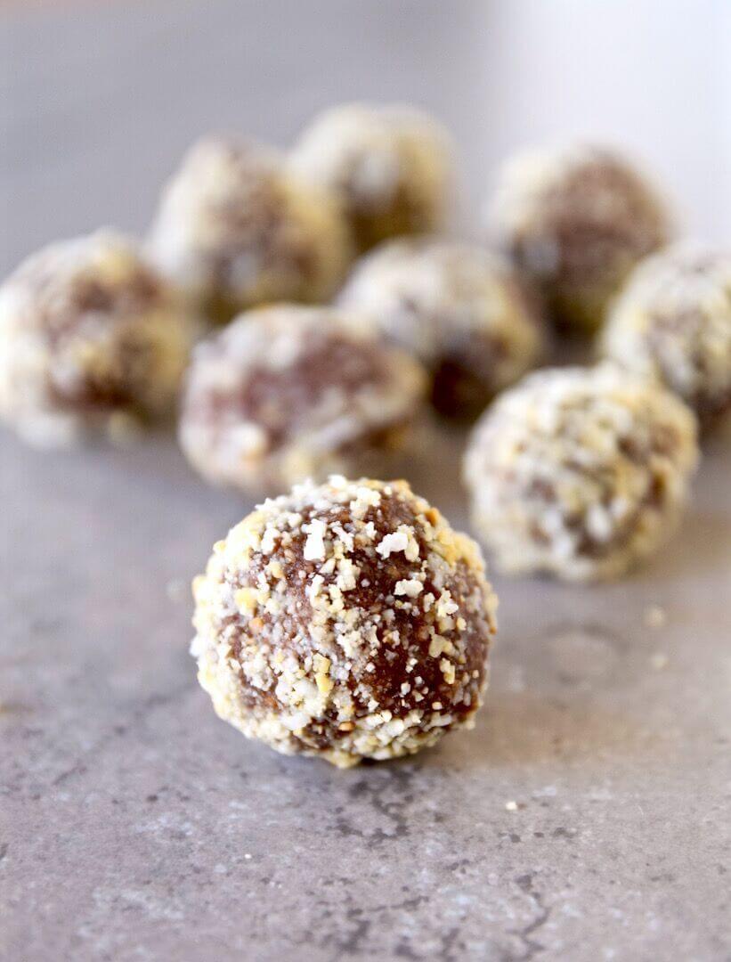 Try these easy Keto desserts to satisfy your sweet tooth. Quick easy keto dessert recipes include ice cream, brownies, cheesecake, fat bombs and more! Try these easy Keto desserts to satisfy your sweet tooth. Quick easy keto dessert recipes include ice cream, brownies, cheesecake, fat bombs and more!