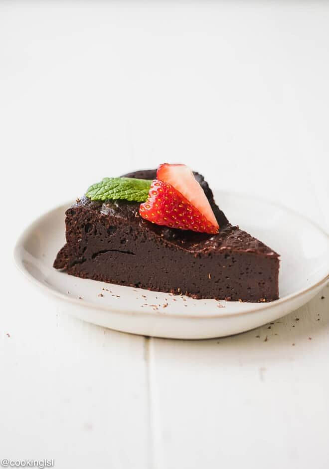 Try these easy Keto desserts to satisfy your sweet tooth. Quick easy keto dessert recipes include ice cream, brownies, cheesecake, fat bombs and more! Try these easy Keto desserts to satisfy your sweet tooth. Quick easy keto dessert recipes include ice cream, brownies, cheesecake, fat bombs and more!