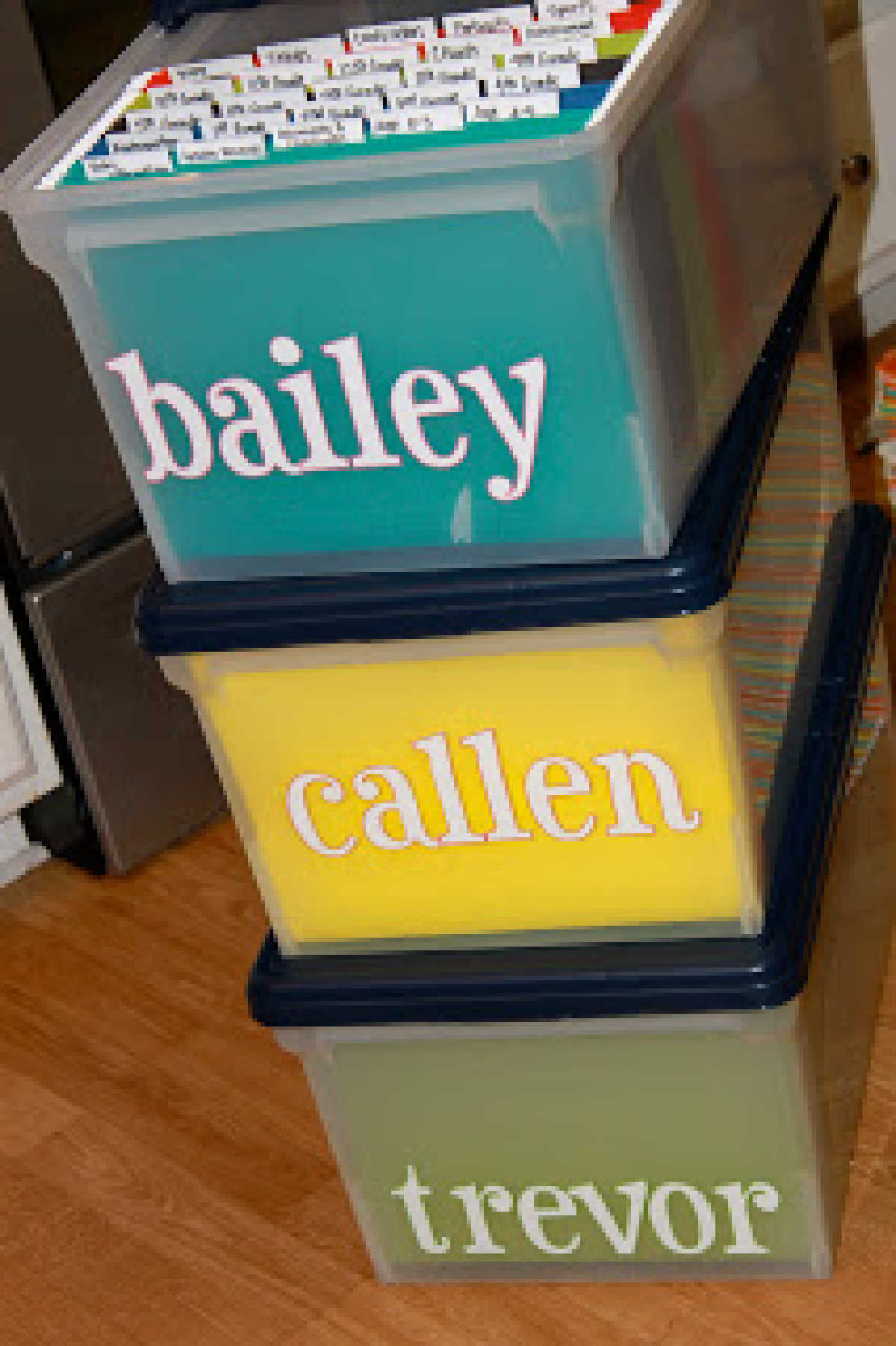 Here are 15 DIY back to school organization ideas to have a great school year! Streamline all the paperwork with these back to school diy organization ideas. Easy diy back to school ideas. 15 organization ideas for school.