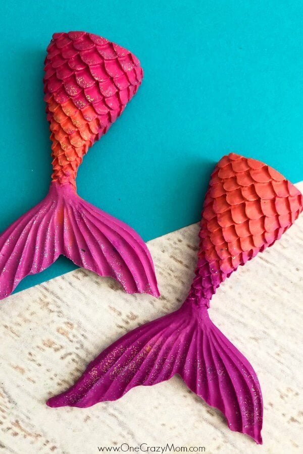 Learn how to make crayons shaped like mermaid tails! These are perfect for a mermaid birthday party. It's so easy once you know how to make crayons. Try these fun mermaid tails crayons. Kid's will love all the glitter! They are so pretty! Mermaid crayons ready to use.