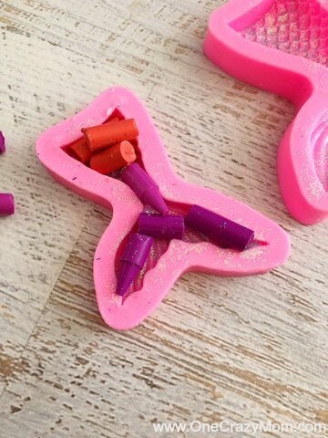 Learn how to make crayons shaped like mermaid tails! These are perfect for a mermaid birthday party. It's so easy once you know how to make crayons. Try these fun mermaid tails crayons. Kid's will love all the glitter! They are so pretty! broken crayons in mold